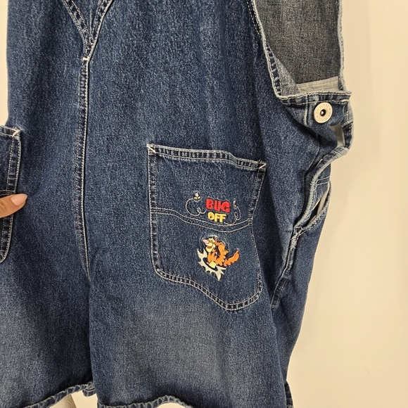 Vintage Disney Y2K Winnie the Pooh “don’t Bug Me” embroidered overall shorts 20W - Picture 5 of 9